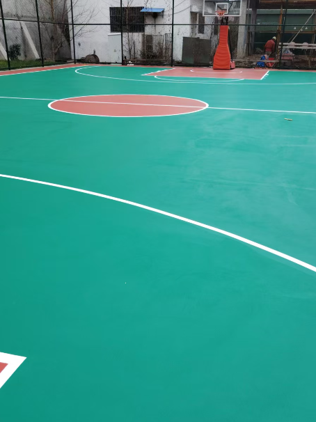 沅江 球场长期使用易出现地面开裂